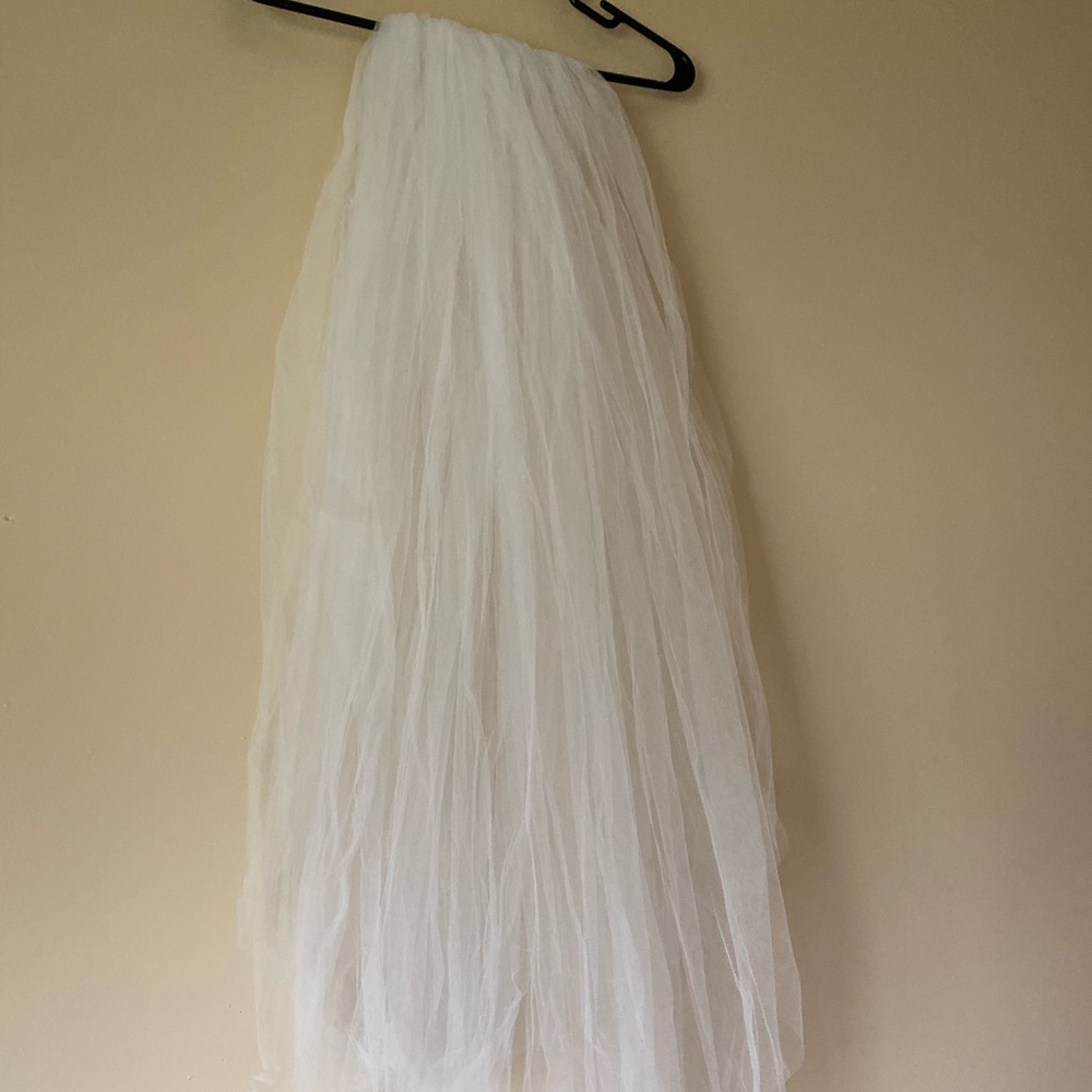 Ivory Veil - Picture 2 of 4